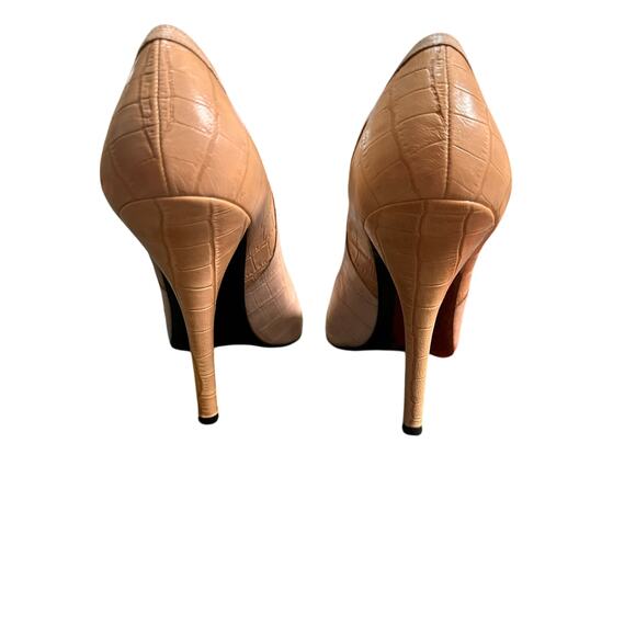 Stuart Weitzman Pointed Toe Heels Size 7.5 - Picture 2 of 8